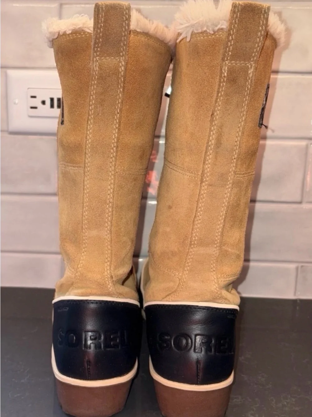 Sorel Women's Tan Suede Lace-Up Winter Boots with Faux Fur Trim Size 7.5 Tan